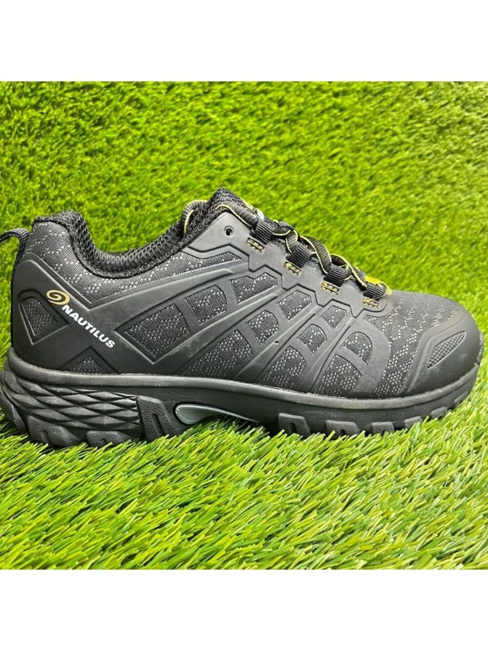 Nautilus Stratus Womens Size 8.5D Black White Composite Toe Safety Work Shoes